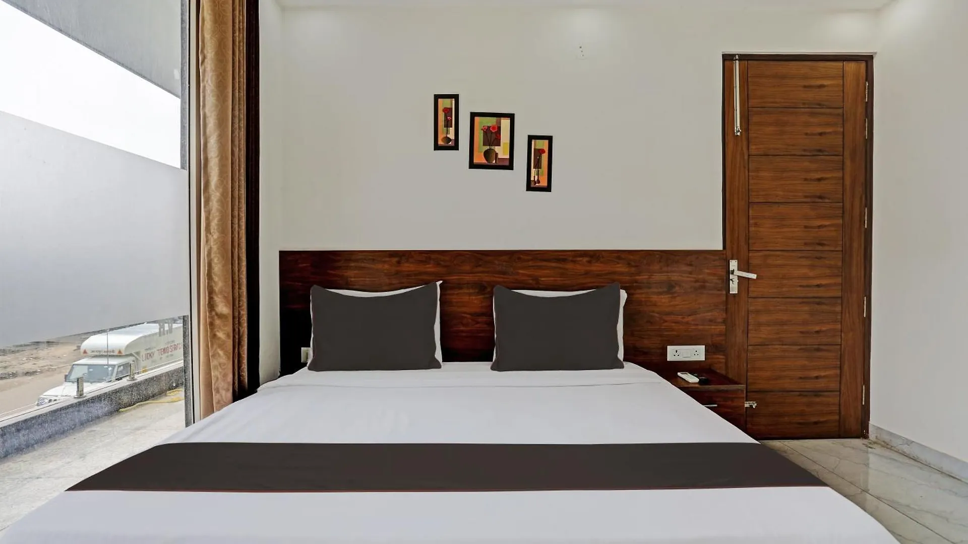 Hotel O Vikrant Residency Gurgaon